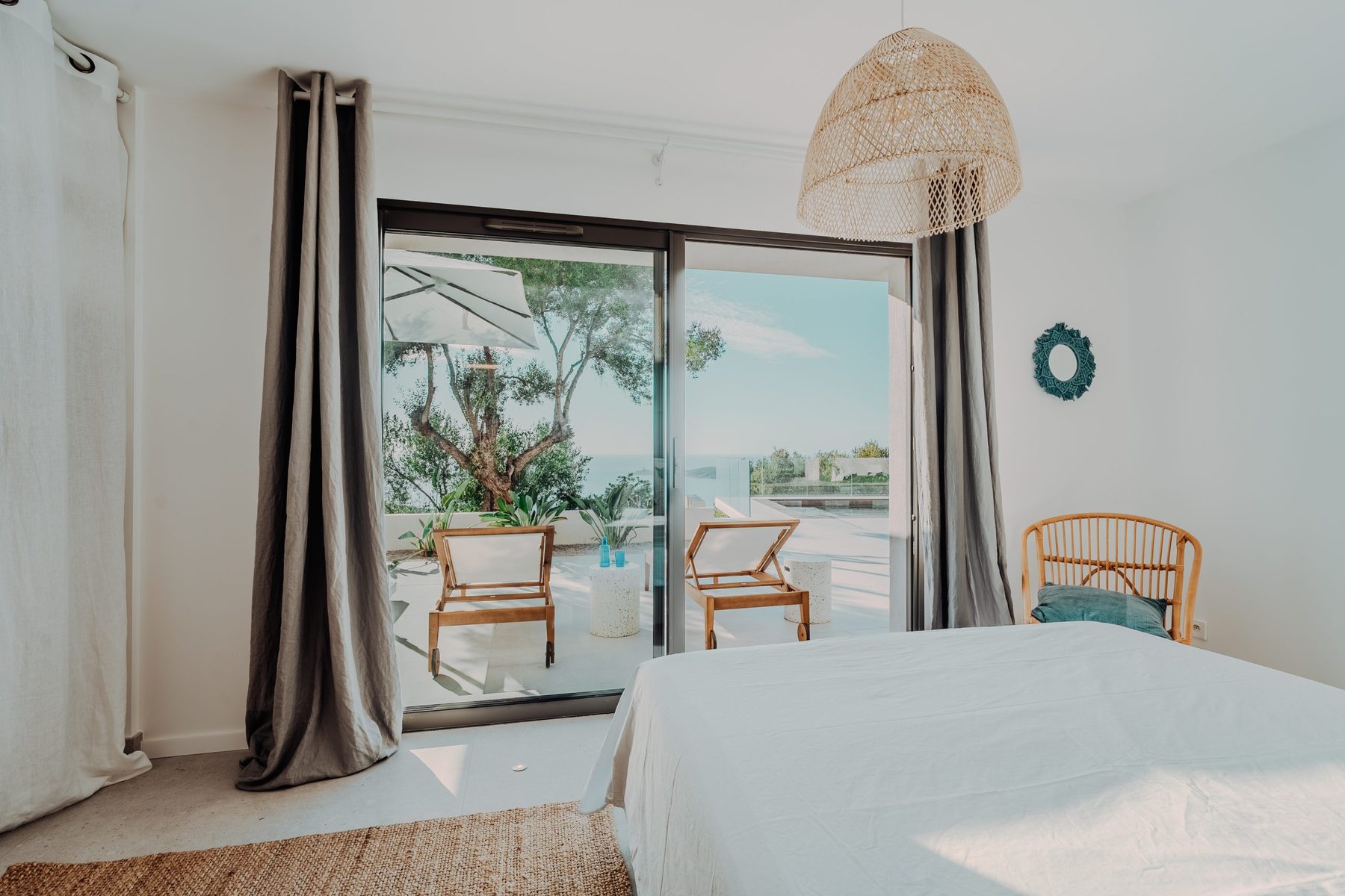 Chambre n°4, vue mer, accès terrasse piscine